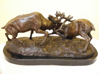 VELKÁ BRONZOVÁ SOCHA SOUBOJ JELENŮ V ŘÍJI