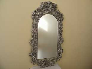 VELKÉ ZDOBENÉ ZRCADLO VE STŘÍBRNÉM RÁMU