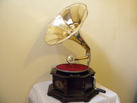 GRAMOFON NA KLIKU S MOSAZNOU TROUBOU