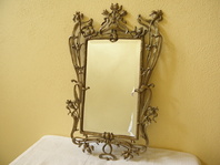 SECESNÍ MOSAZNÉ ZRCADLO ZABRUŠOVANÉ HRANY