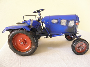 VELKÝ KOVOVÝ MODEL TRAKTOR VETERÁN - RETRO