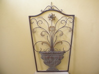 VELKÁ KOVOVÁ OKRASNÁ MŘÍŽ S KVĚTINOU