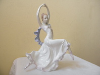 PORCELÁNOVÁ SOCHA TANEČNICE 38 cm - 1