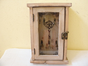 DŘEVĚNÁ SKŘÍŇKA NA KLÍČE - PROSKLENÁ- KEYS