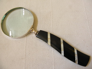 VELKÁ RETRO LUPA S PERLETÍ  V KOVOVÉ  MONTÁŽI