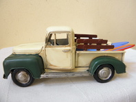 KOVOVÝ MODEL AUTA - RETRO