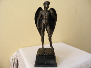 MICHELANGELŮV OKŘÍDLENÝ DAVID - BRONZOVÁ SOCHA