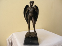 MICHELANGELŮV OKŘÍDLENÝ DAVID - BRONZOVÁ SOCHA