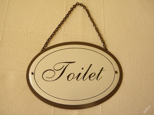 RETRO - LITINOVÁ CEDULE NA ŘETÍZKU - TOILET 