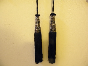 STŘAPCE ČERNÉ DVA KUSY NA ZÁVĚSY