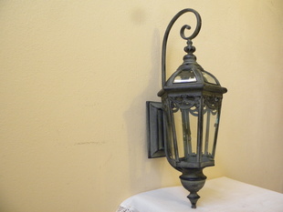 KRÁSNÁ ZDOBENÁ NÁSTĚNNÁ KOVOVÁ LUCERNA 60 cm 