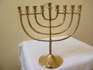 CHANUKA - KOVOVÝ 9 RAMENNÝ ŽIDOVSKÝ SVÍCEN