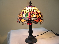 TIFFANY STOLNÍ LAMPA STÍNIDLO SKLO - VITRÁŽ