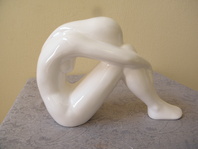 KRÁSNÝ PORCELÁNOVÝ AKT - SEDÍCÍ DÍVKA