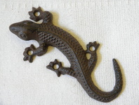 GEKON KOVOVÝ K PŘIPEVNĚNÍ NA STĚNU 