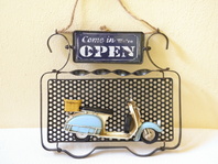 VESPA S MAGNETEM - COME IN WE'RE OPEN - KOV 