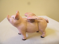 LITINOVÁ KASIČKA - PRASE S KŘÍDLY 19 cm 