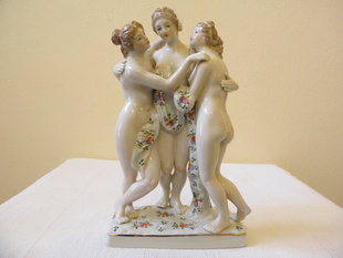 PORCELÁNOVÁ SOCHA TŘI GRÁCIE