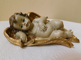 BAROKNÍ ANDĚL LEŽÍCÍ V ZLACENÝCH KŘÍDLECH 