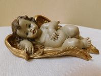 BAROKNÍ ANDĚL LEŽÍCÍ V ZLACENÝCH KŘÍDLECH 