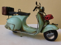 KOVOVÝ MODEL MOTORKY VESPA VETERÁN RETRO