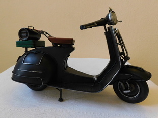 KOVOVÝ MODEL MOTORKY VESPA - RETRO 