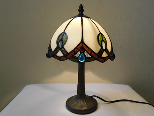 STOLNÍ LAMPA TIFFANY V SECESNÍM STYLU 33 cm