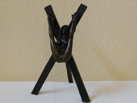 SPOUTANÁ NAHÁ DÍVKA - BRONZOVÁ SOCHA