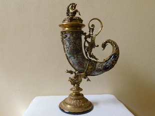 LUXUSNÍ PORCELÁNOVÝ 53 CM VYSOKÝ ROH HOJNOSTI