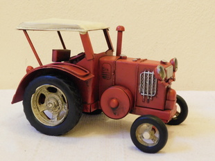 KOVOVÝ MODEL - TRAKTOR VETERÁN - RUČNÍ PRÁCE