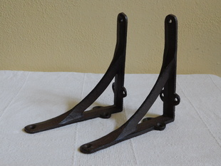 NÁSTĚNNÉ KOVOVÉ KONZOLE 