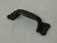 KOVOVÉ MADLO NA DVEŘE