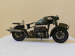 KOVOVÝ MODEL VOJENSKÉ VÁLEČNÉ MOTORKY