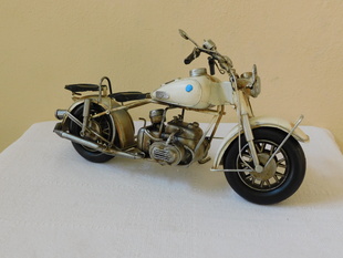  KOVOVÝ MODEL MOTORKY VETERÁN
