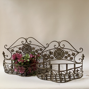 NÁSTĚNNÉ KOVOVÉ OZDOBNÉ TRUHLÍKY NA KVĚTINY