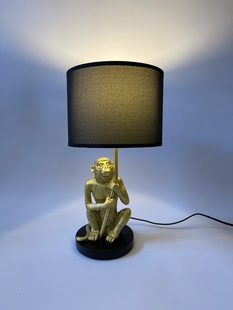 STOLNÍ LAMPA OPICE ZLATO ČERNÉ PROVEDENÍ