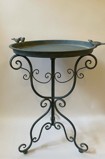 KOVOVÉ ZAHRADNÍ PÍTKO PRO PTÁKY