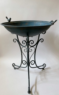 ZAHRADNÍ KOVOVÉ PÍTKO PRO PTÁKY