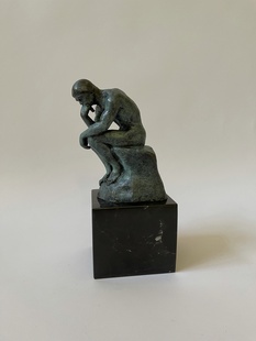 MYSLITEL - THINKER - BRONZOVÁ SOCHA NA MRAMORU