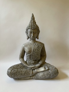 BUDDHA SEDÍCÍ - ŠEDÁ SOCHA