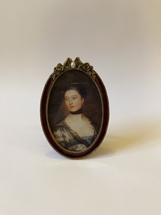 KOVOVÝ RÁMEČEK S ČERVENÝM SMALTEM A PERLIČKOU