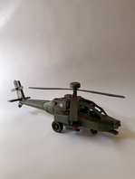 APACHE BOJOVÝ VRTULNÍK - KOVOVÝ MODEL