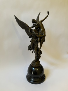 GLORIA VICTIS - BRONZOVÁ SOCHA NA MRAMORU 49 cm