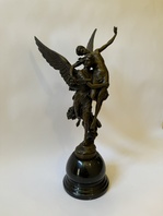 GLORIA VICTIS - BRONZOVÁ SOCHA NA MRAMORU 49 cm