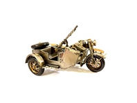 KOVOVÝ MODEL MOTORKY SE SAJDKÁROU