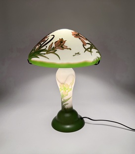 SKLENĚNÁ LAMPA VE STYLU GALLE - ZELENÁ, KOSATCE