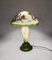 SKLENĚNÁ LAMPA VE STYLU GALLE - ZELENÁ, KOSATCE