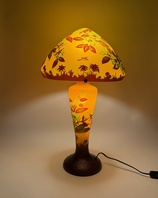 SKLENĚNÁ LAMPA VE STYLU GALLE - ORANŽOVÁ, KVĚTY