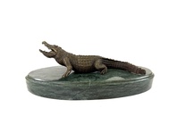 KROKODÝL - BRONZOVÁ SOCHA NA MRAMOROVÉM PODSTAVCI