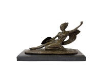 AMAZONKA - BRONZOVÁ SOCHA NA MRAMORU